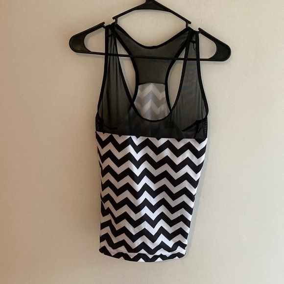 CHEVRON design top - Picture 1 of 4